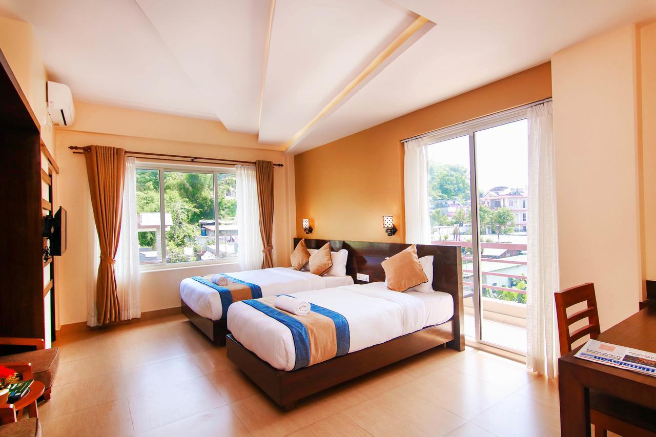 Hotel Lake Paradise Покхара Экстерьер фото