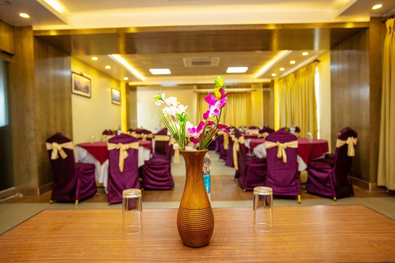 Hotel Lake Paradise Покхара Экстерьер фото