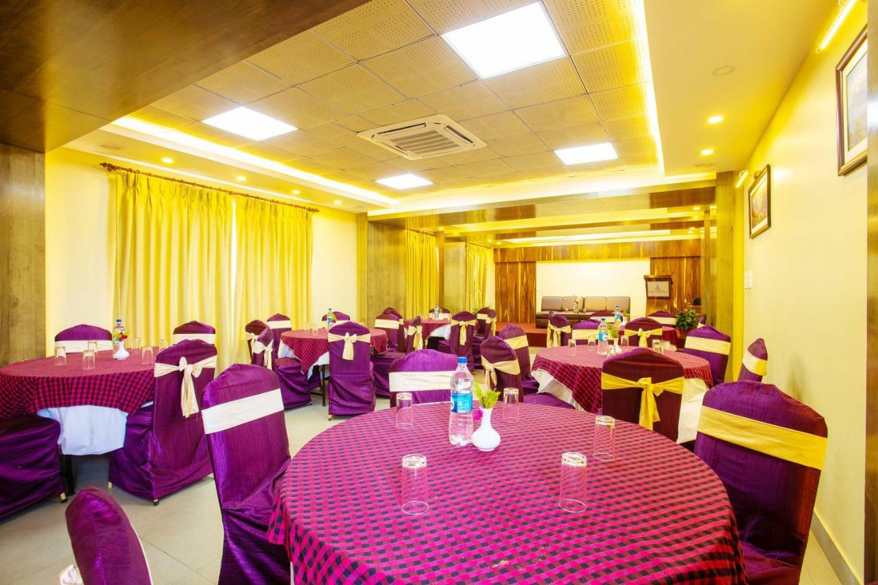 Hotel Lake Paradise Покхара Экстерьер фото