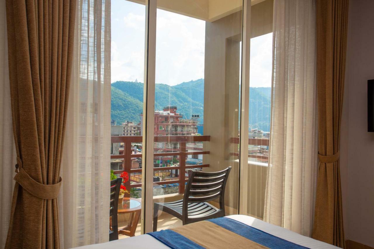 Hotel Lake Paradise Покхара Экстерьер фото