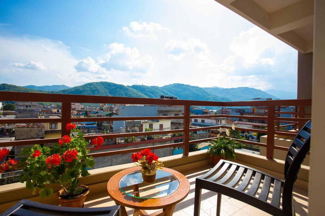 Hotel Lake Paradise Покхара Экстерьер фото