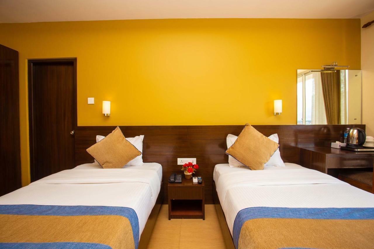 Hotel Lake Paradise Покхара Экстерьер фото