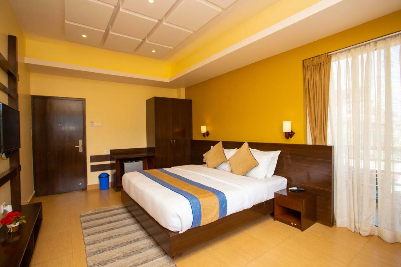 Hotel Lake Paradise Покхара Экстерьер фото