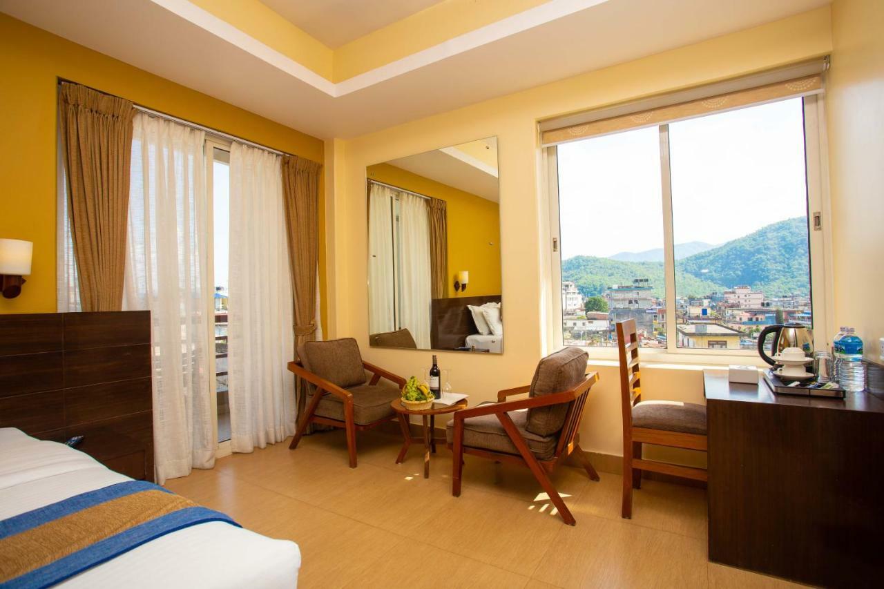 Hotel Lake Paradise Покхара Экстерьер фото