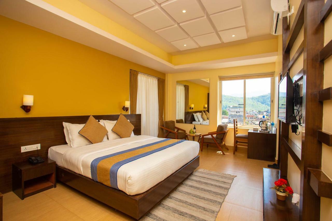 Hotel Lake Paradise Покхара Экстерьер фото
