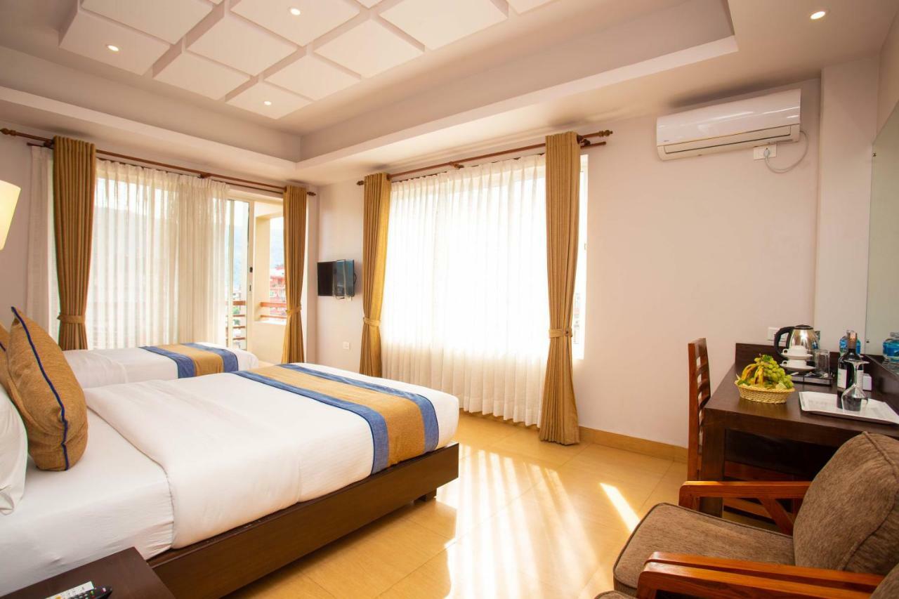 Hotel Lake Paradise Покхара Экстерьер фото