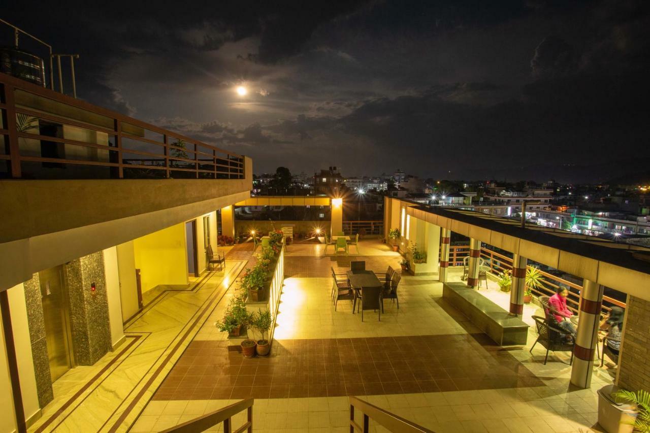 Hotel Lake Paradise Покхара Экстерьер фото