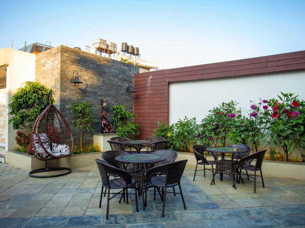 Hotel Lake Paradise Покхара Экстерьер фото