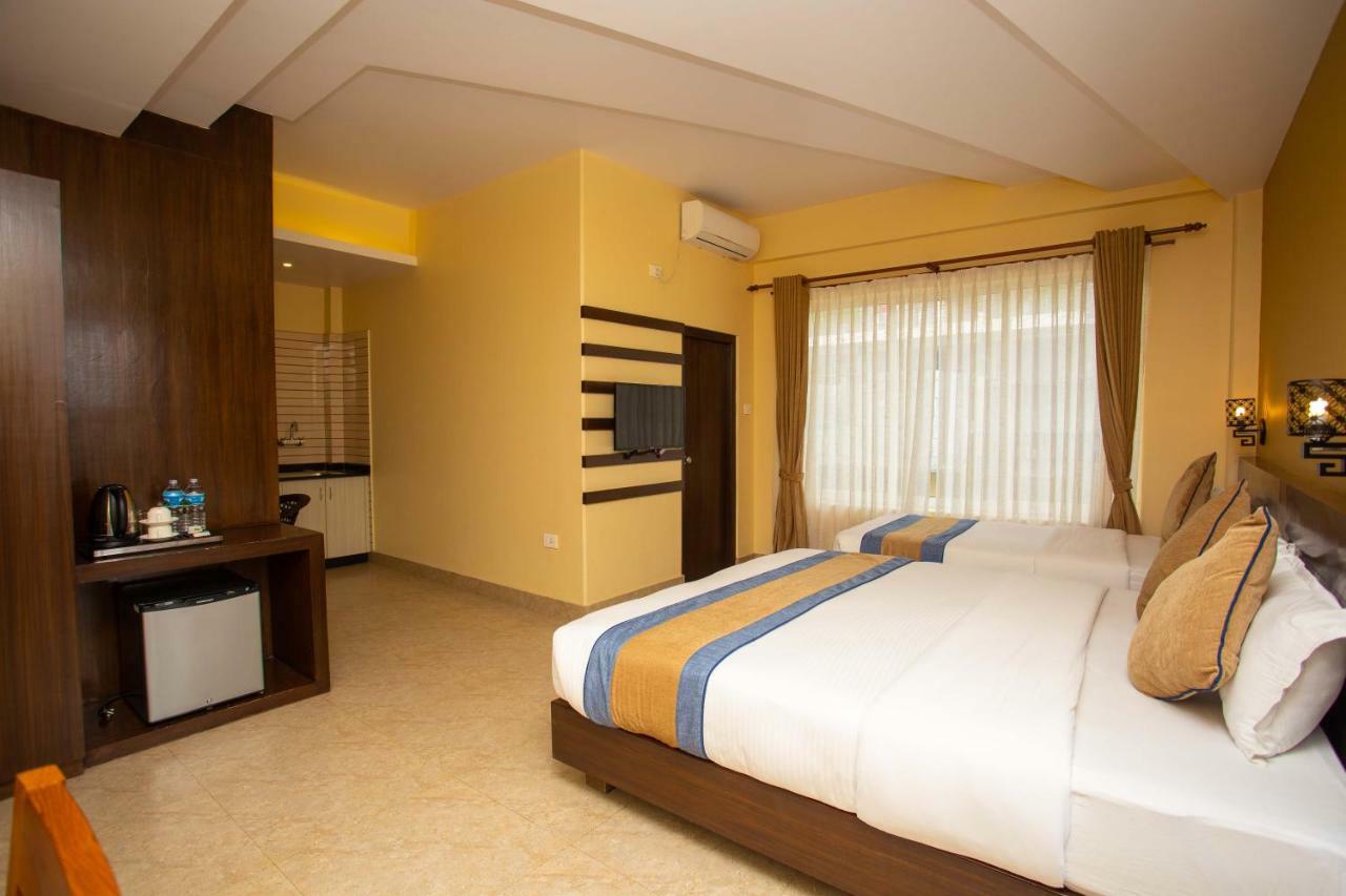 Hotel Lake Paradise Покхара Экстерьер фото