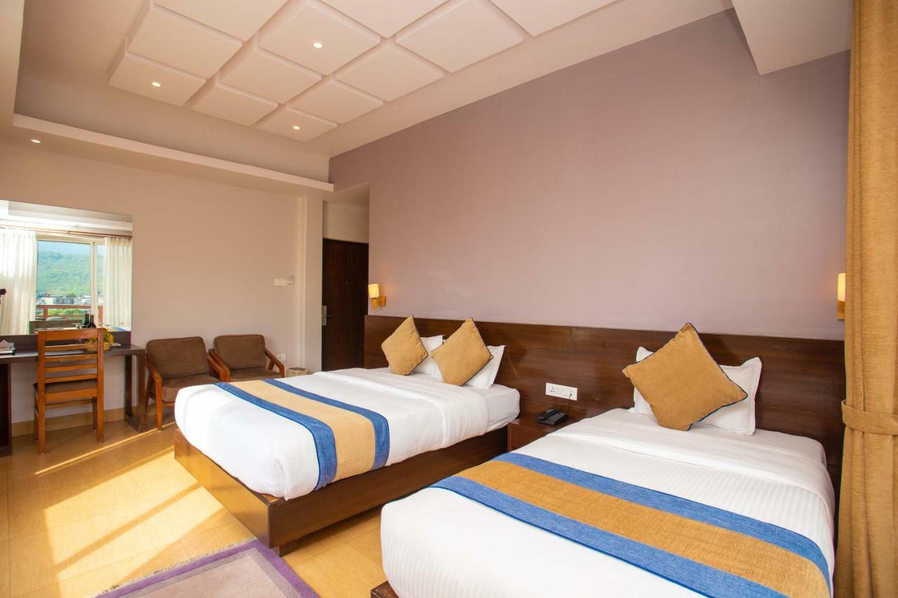 Hotel Lake Paradise Покхара Экстерьер фото