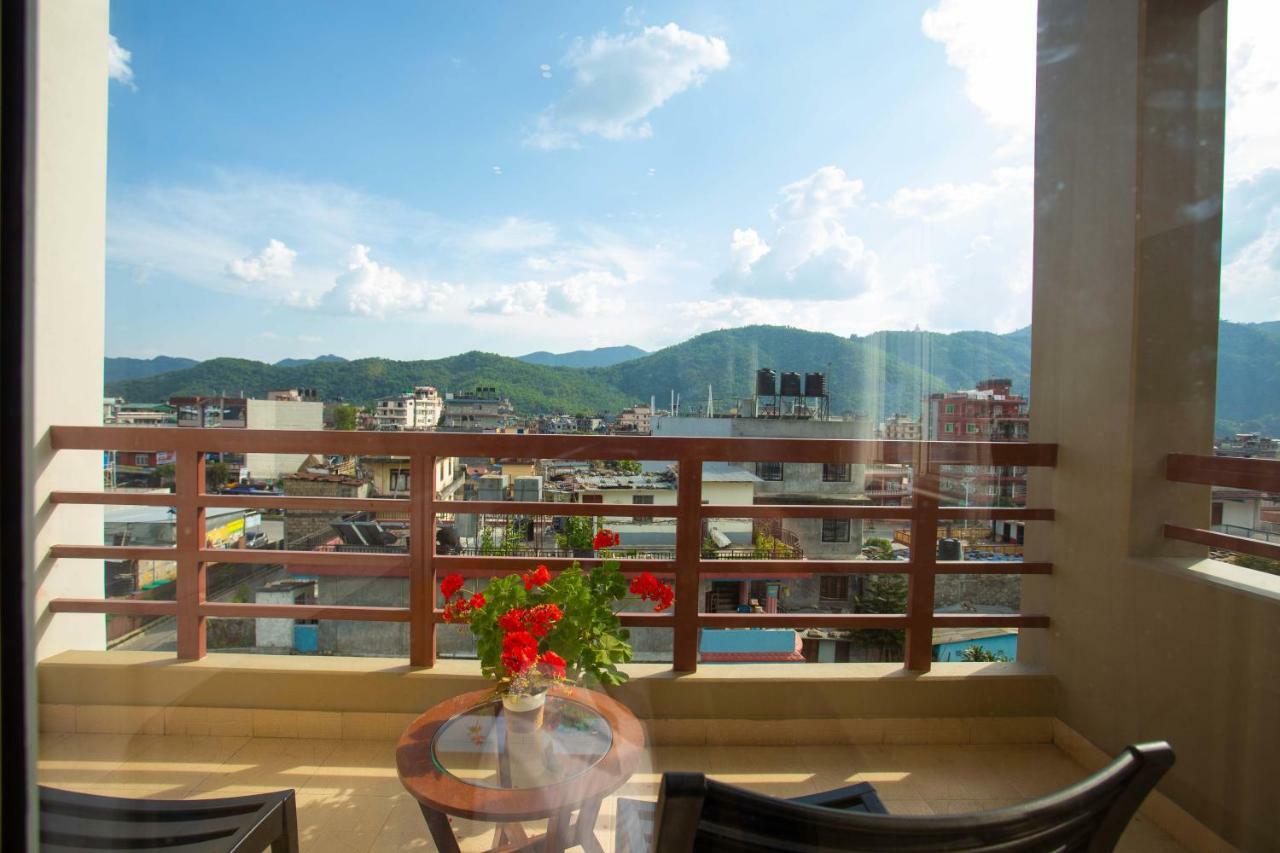 Hotel Lake Paradise Покхара Экстерьер фото