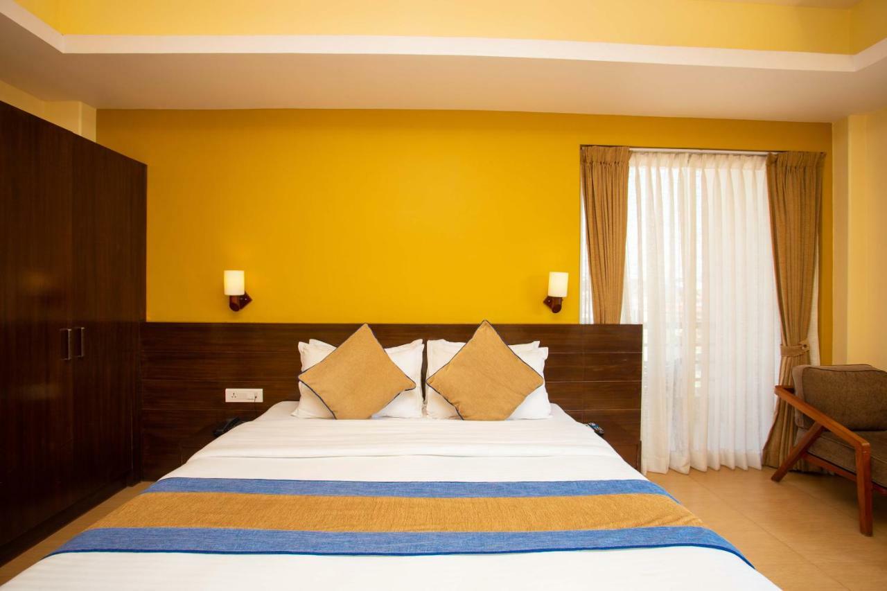 Hotel Lake Paradise Покхара Экстерьер фото