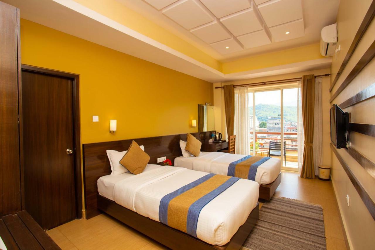 Hotel Lake Paradise Покхара Экстерьер фото